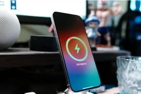 壶关苹果15换屏服务分享用什么充电器给iPhone15充电更好 